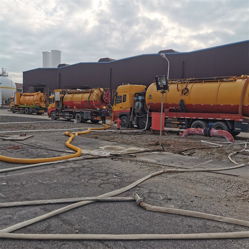 桥西污水池清理